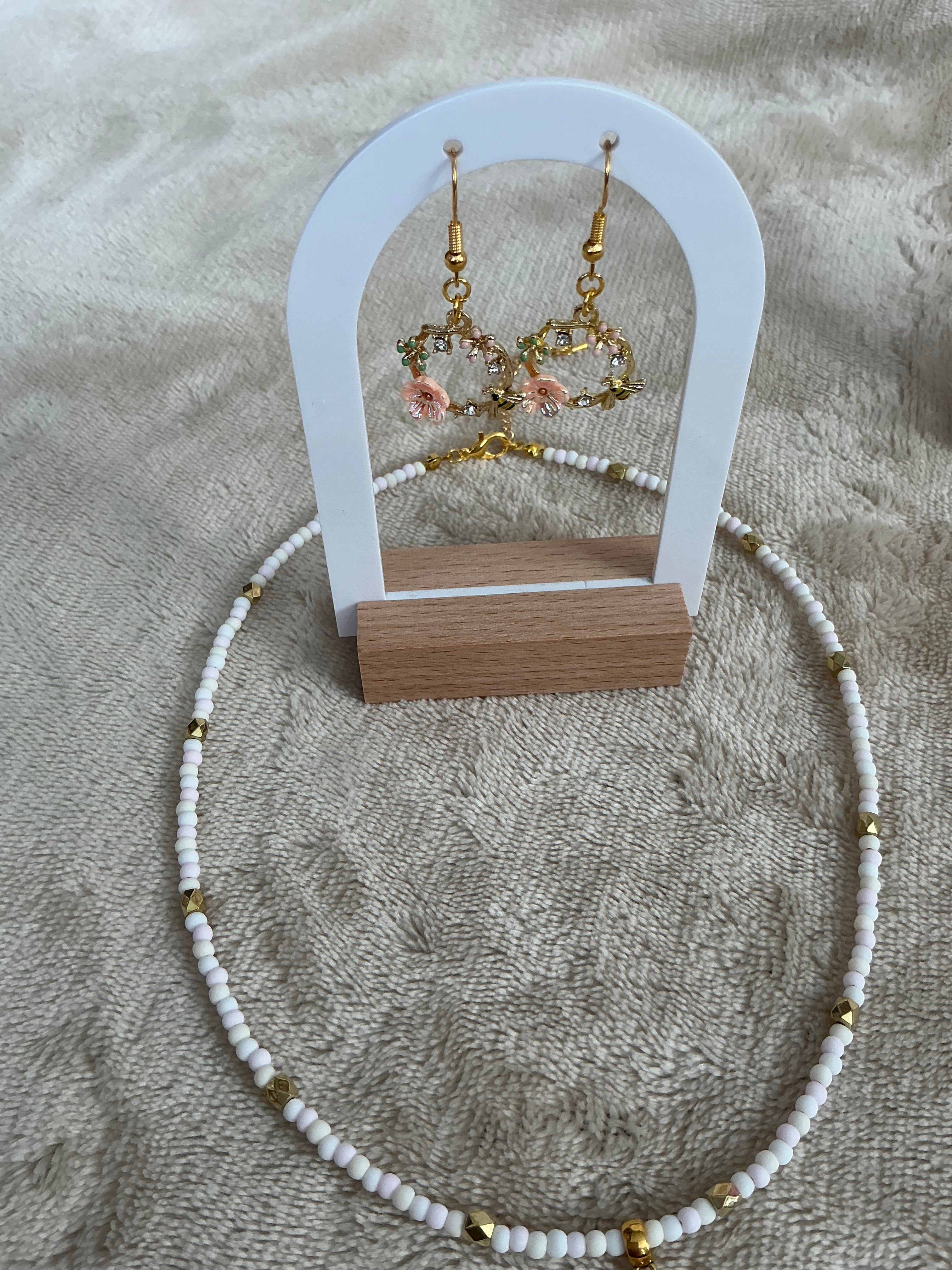 Floral & Bee Wreath Jewellery Set – Necklace & Earrings