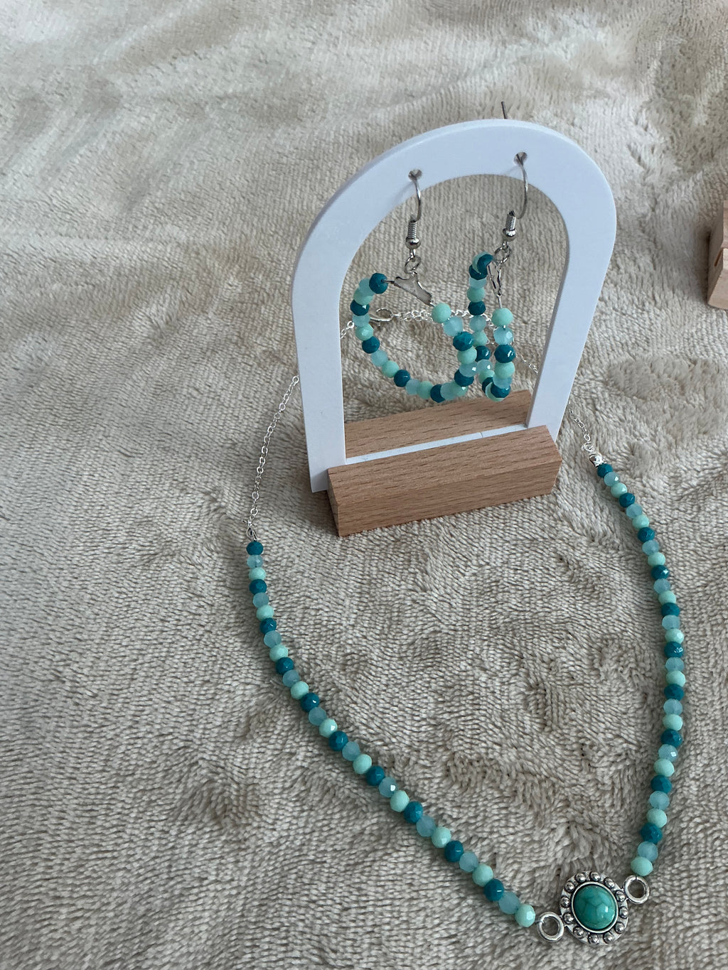 Turquoise‑Shade Beaded Jewellery Set – Necklace & Earrings