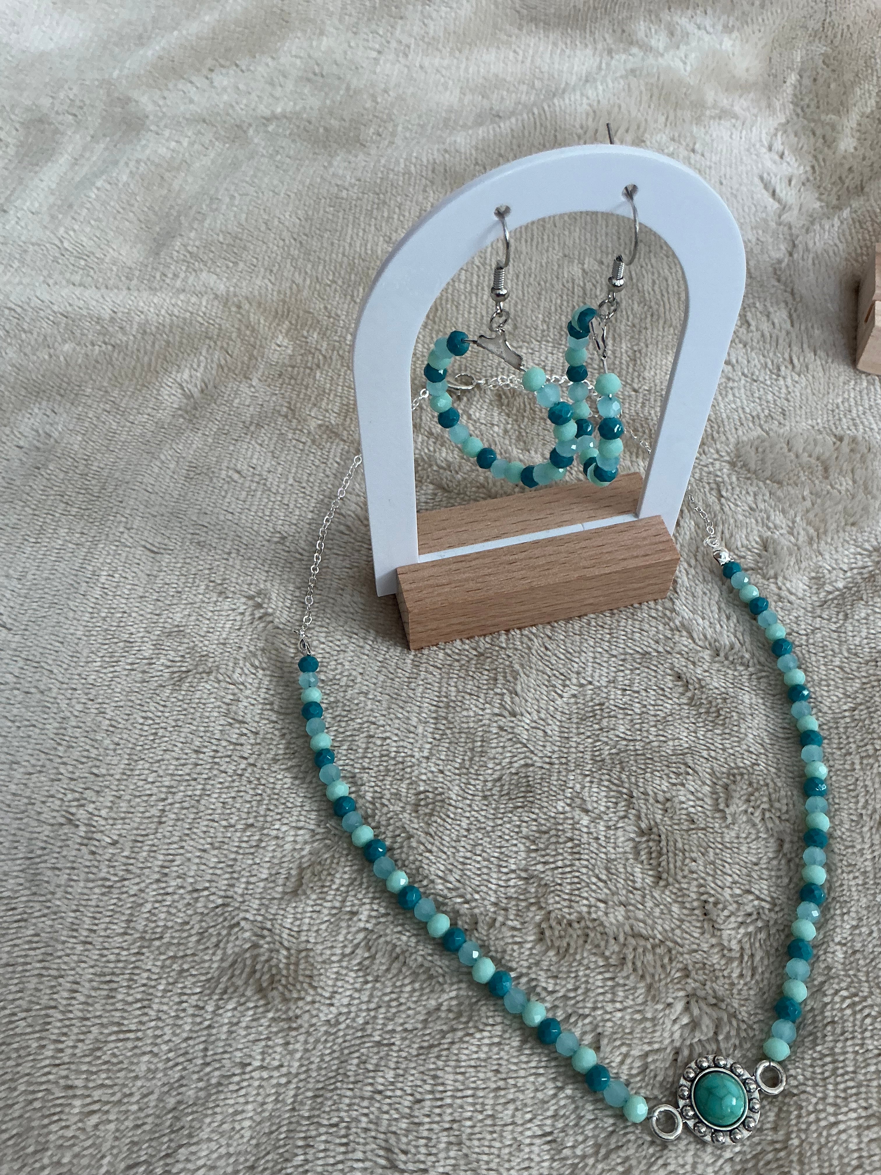 Turquoise‑Shade Beaded Jewellery Set – Necklace & Earrings