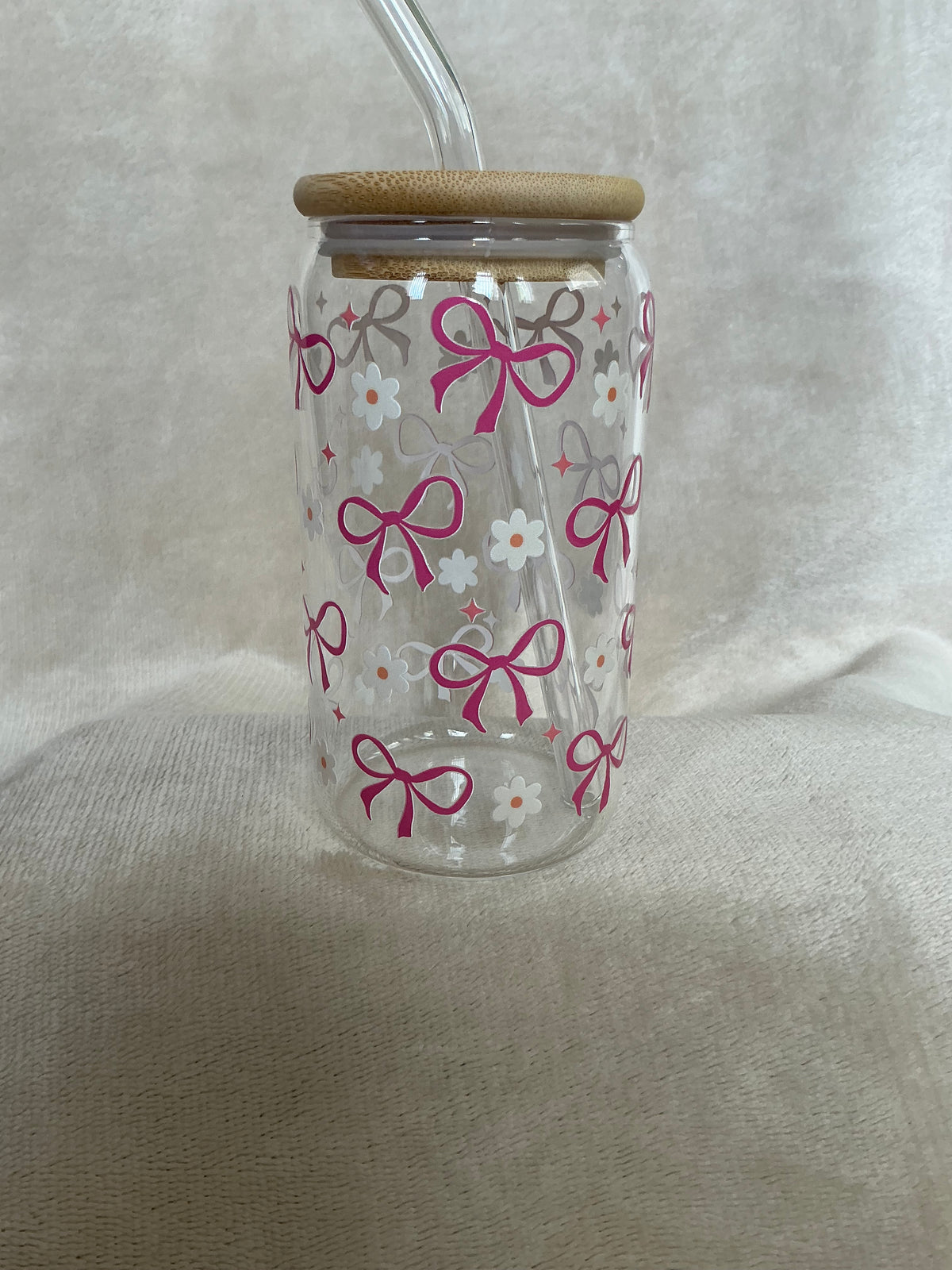🎀🌸 Coquette Pink Bows & Daisies Glass Tumbler