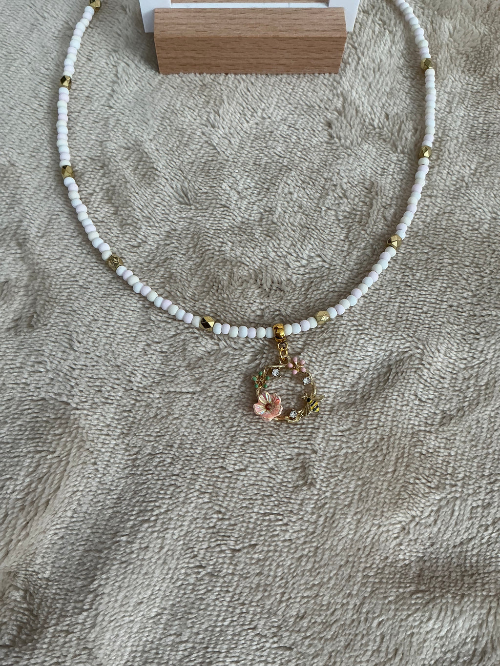 Floral & Bee Wreath Jewellery Set – Necklace & Earrings