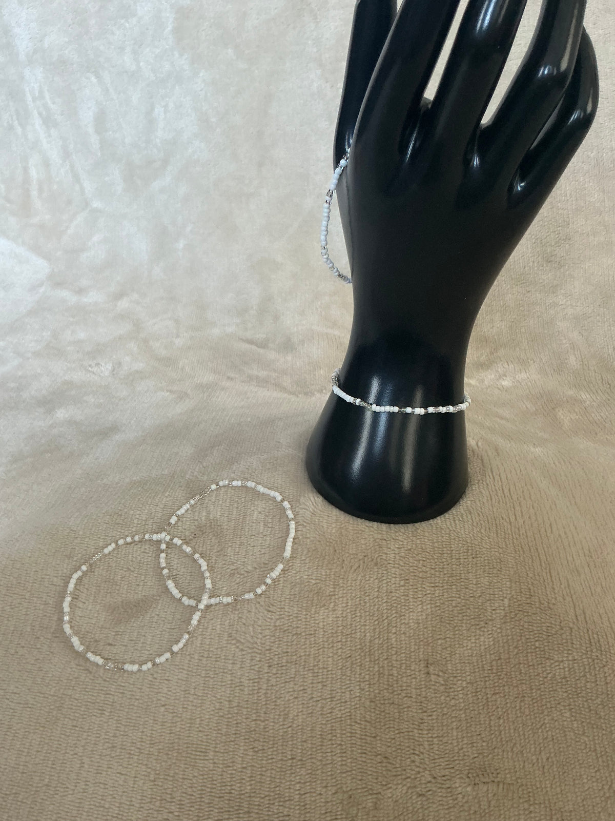 🤍 Pure White & Silver Beaded Bracelet